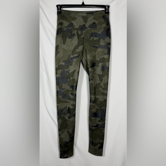 White House Black Market Embossed Camo Faux Suede Slimming Runway Leggings Sz 0. - Picture 11 of 13